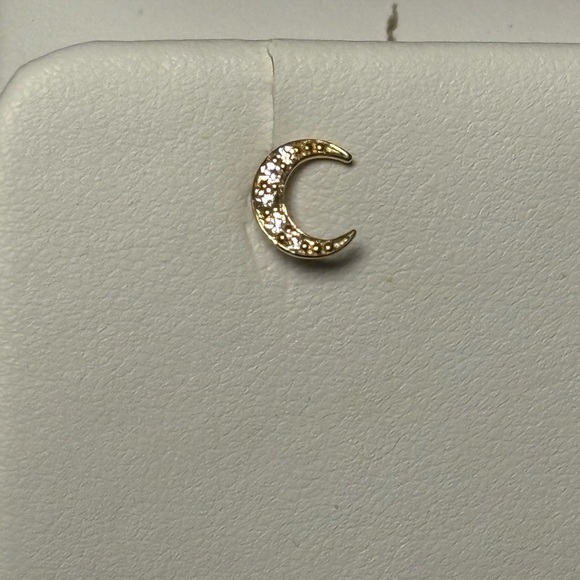 Jewelry - Gold Crescent Moon Nose Ring